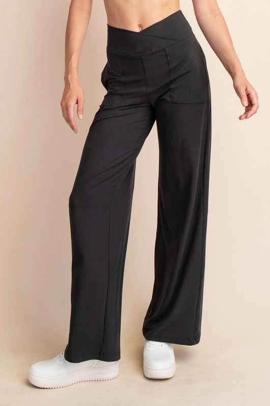 New Rae Mode Black V-Waist Butter Activewear Pant